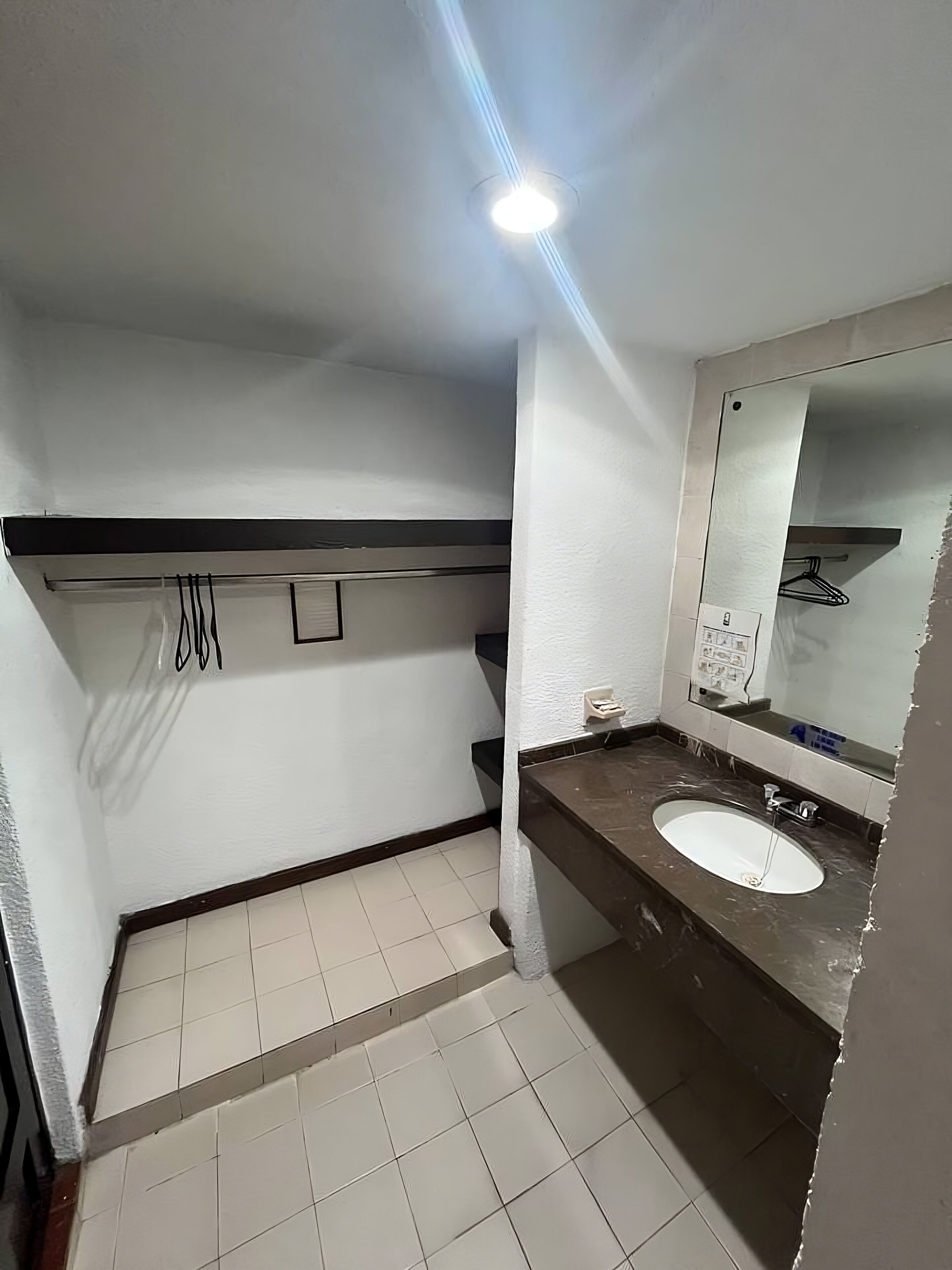 淋浴设施、按摩 浴缸、吹风机、坐浴桶