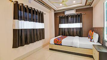 Egyptian cotton sheets, premium bedding, in-room safe, free WiFi