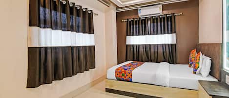 Egyptian cotton sheets, premium bedding, in-room safe, free WiFi