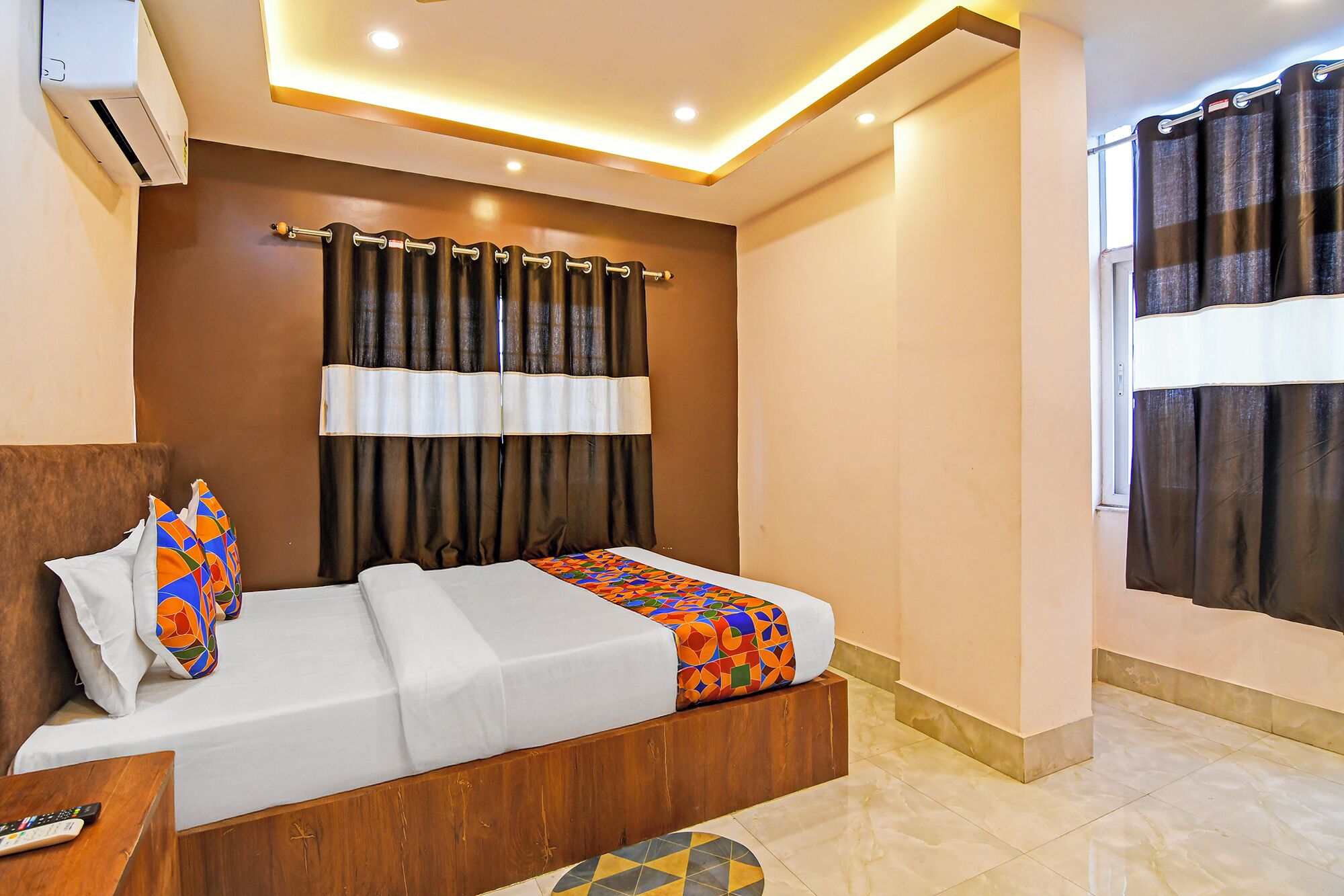 Egyptian cotton sheets, premium bedding, in-room safe, free WiFi