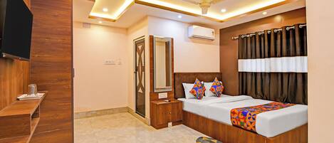 Deluxe Room | Egyptian cotton sheets, premium bedding, in-room safe, free WiFi