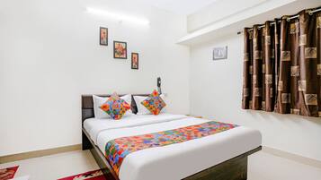 Egyptian cotton sheets, premium bedding, in-room safe, free WiFi