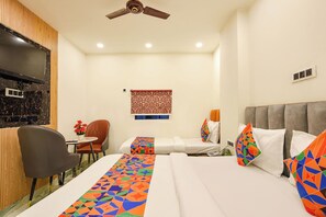 Egyptian cotton sheets, premium bedding, in-room safe, free WiFi - Fabhotel Blue Bell (New Delhi)