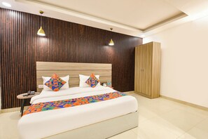 Egyptian cotton sheets, premium bedding, in-room safe, free WiFi