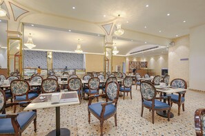 مطعم