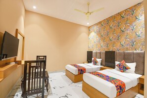 Egyptian cotton sheets, premium bedding, in-room safe, free WiFi