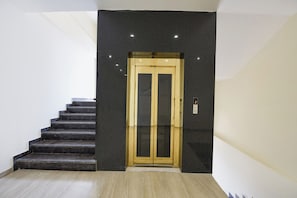 Elevator - Oriva Ganeshwaram 149 (Noida)