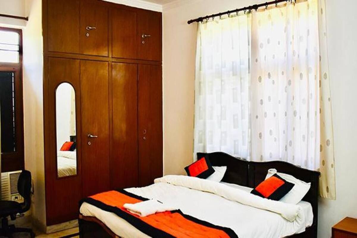 Kamar Deluks | Seprai katun Mesir, seprai premium, brankas, dan Wi-Fi gratis