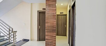 Fabhotel Paras Palace