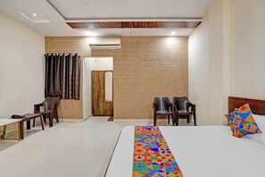 Egyptian cotton sheets, premium bedding, in-room safe, free WiFi - Fabhotel Paras Palace (Bhopal)