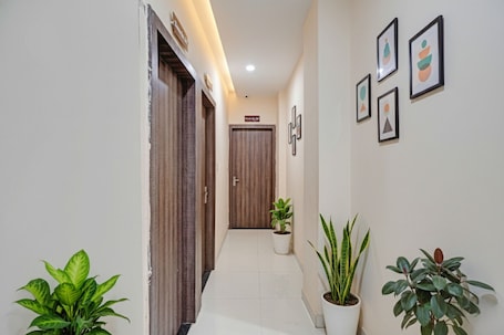 Saguão. Fabhotel Paras Palace