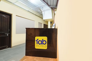 Reception - Fabhotel Park View (Varanasi)