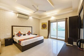 Egyptian cotton sheets, premium bedding, in-room safe, free WiFi