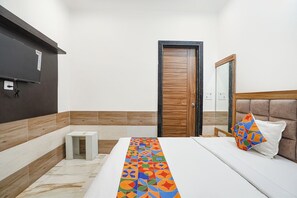 Egyptian cotton sheets, premium bedding, in-room safe, free WiFi