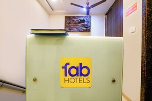 Reception - Fabhotel Amfahh Inn (Mumbai)