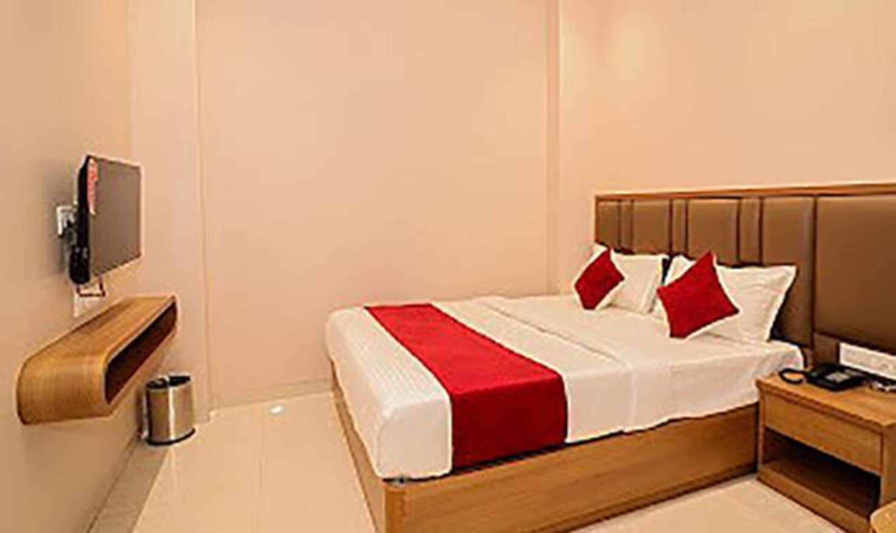 Deluxe Room | Egyptian cotton sheets, premium bedding, in-room safe, free WiFi