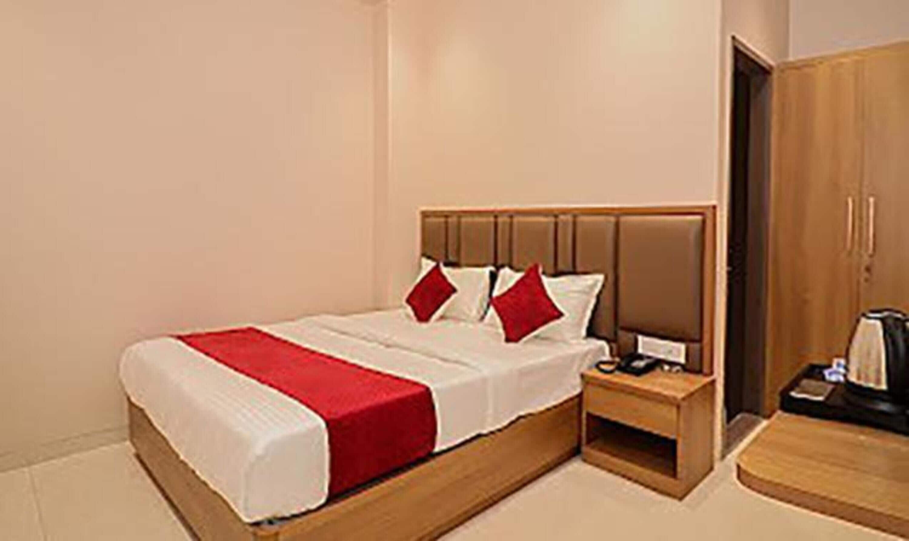 Premium Room | Egyptian cotton sheets, premium bedding, in-room safe, free WiFi