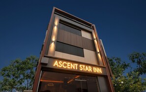 Property entrance - FabExpress Ascent Star Inn (Mumbai)