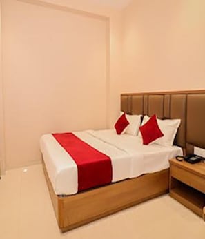 Egyptian cotton sheets, premium bedding, in-room safe, free WiFi - FabExpress Ascent Star Inn (Mumbai)