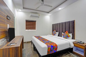 Egyptian cotton sheets, premium bedding, in-room safe, free WiFi