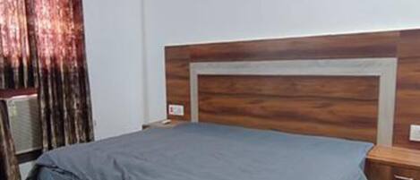 Egyptian cotton sheets, premium bedding, in-room safe, free WiFi