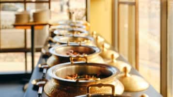 Café da manhã continental todos os dias (INR 300 por pessoa)