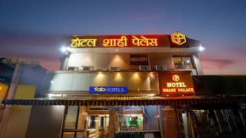 Pintu masuk properti