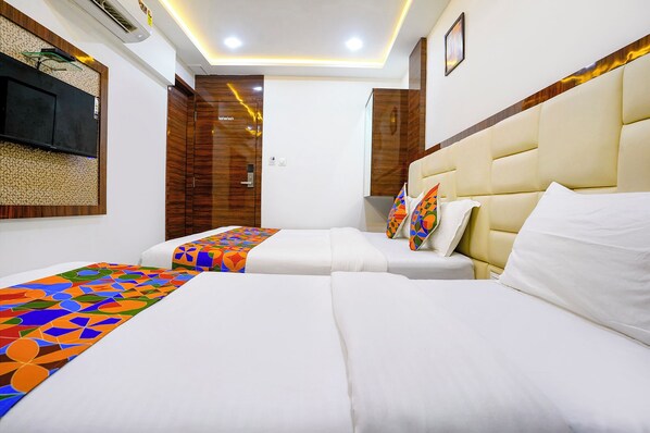 Egyptian cotton sheets, premium bedding, in-room safe, free WiFi