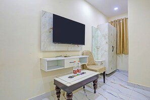 Egyptian cotton sheets, premium bedding, in-room safe, free WiFi