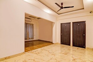 Lobby - Fabhotel 85 The Seven Wonders (Barasat)