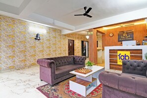 Reception - Fabhotel 85 The Seven Wonders (Barasat)