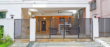 Entrée de l’hébergement