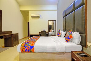 Egyptian cotton sheets, premium bedding, in-room safe, free WiFi - Fabhotel Balaji Resort (Calangute)