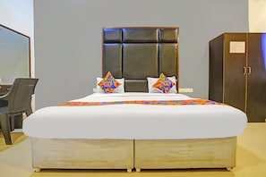 Deluxe Room | Egyptian cotton sheets, premium bedding, in-room safe, free WiFi