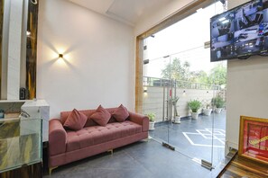 Coin salon dans le hall