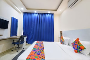 Egyptian cotton sheets, premium bedding, in-room safe, free WiFi