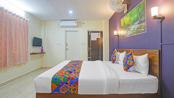 Egyptian cotton sheets, premium bedding, in-room safe, free WiFi