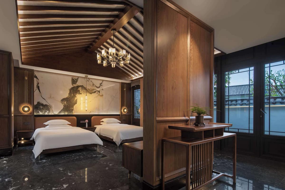 Luxury Suite, Garden View
