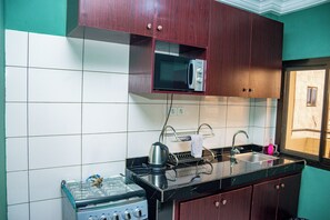 Studio – deluxe, balkong | Eget kjøkken | Minikjøleskap, mikrobølgeovn, ovn og kokeplater