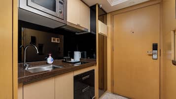 Classic Double Room | Desk, laptop workspace, free WiFi