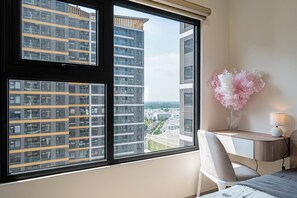Laptop workspace, blackout drapes, iron/ironing board, free WiFi