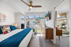 1 bedroom, desk, WiFi, bed sheets