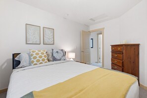 2 bedrooms, desk, iron/ironing board, travel crib