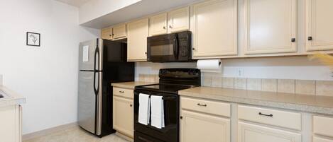 Réfrigérateur, four, plaque de cuisson, lave-vaisselle