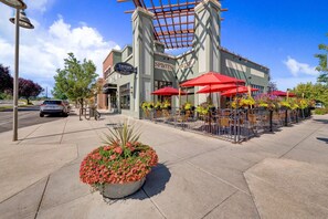 المنشأة من الخارج