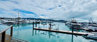 Cannonvale Ground Floor Apartment - 2 bed - Sleeps 4 - Swimming Pool