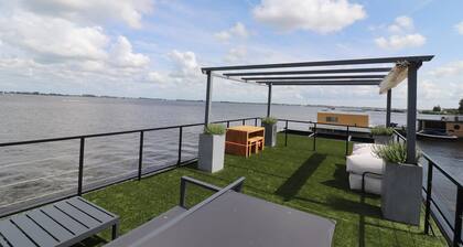 Houseboat With Sauna and Fantastic View