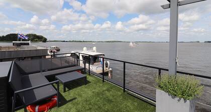 Houseboat With Sauna and Fantastic View