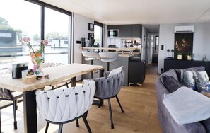 Mobile Home | Tempat makan