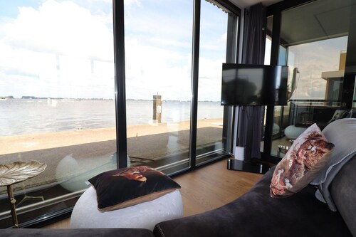 Houseboat With Sauna and Fantastic View